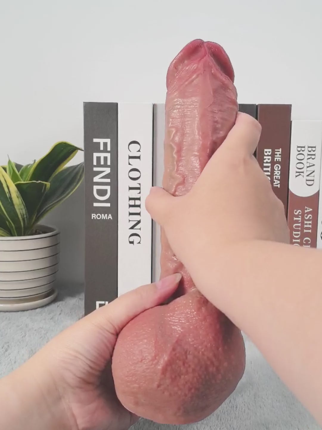 Charlie - Realistische Dildo met Flexibele Metalen Kern - 24 cm